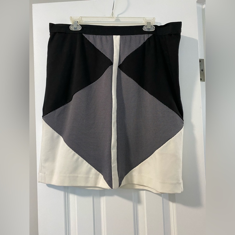 Ann Taylor Geometric black and white pencil skirt